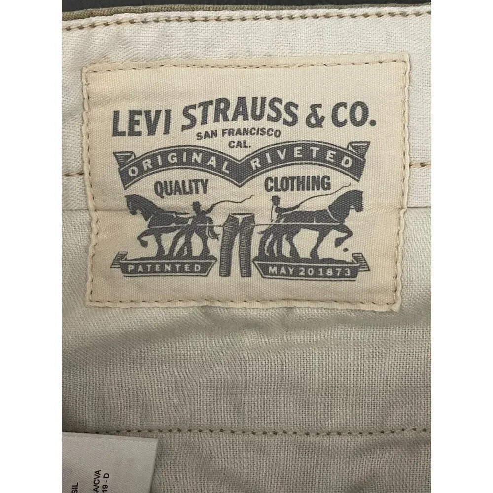 Levis men khaki